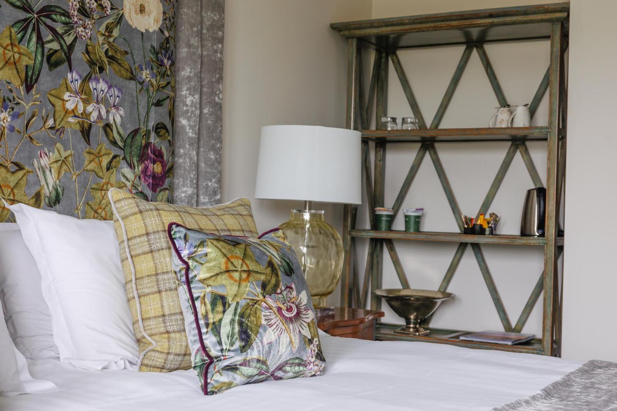 Peak Edge Hotel Chesterfield Bagian luar foto