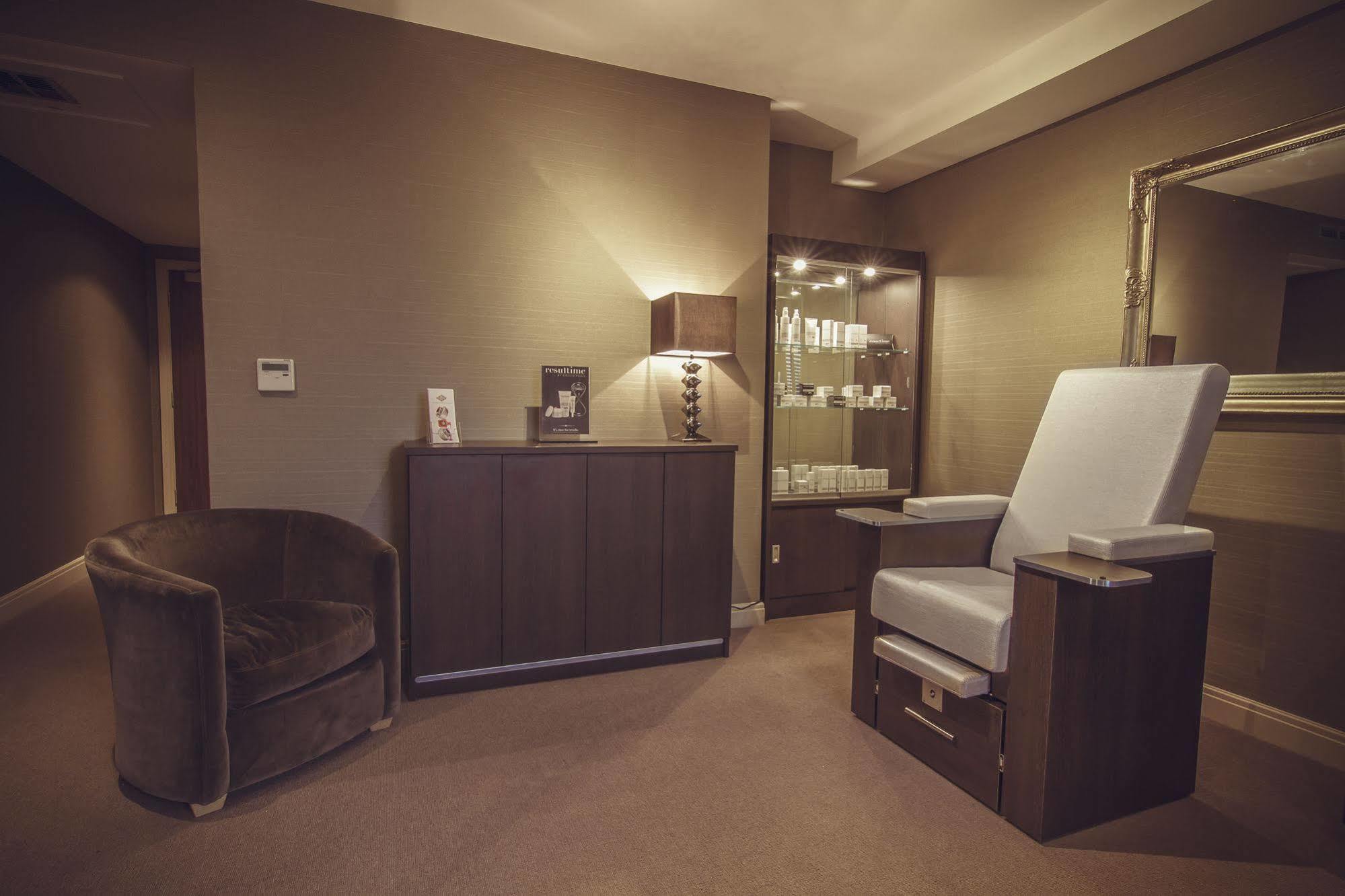 Peak Edge Hotel Chesterfield Bagian luar foto